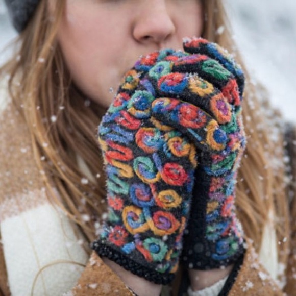 Colorful Swirl Pattern Gloves - Picture 5 of 5